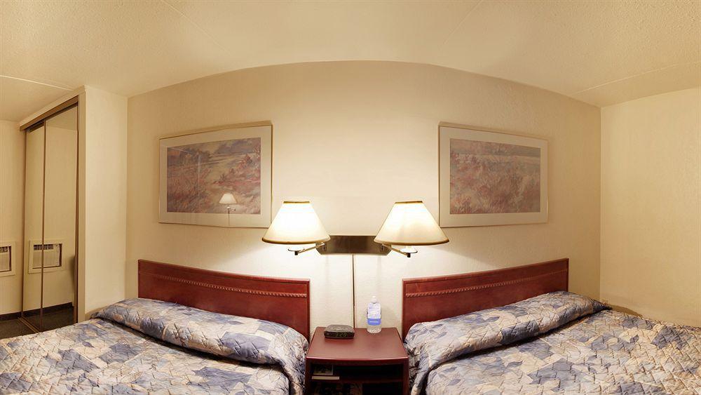 Travelodge Macleod Trail Hotel Calgary