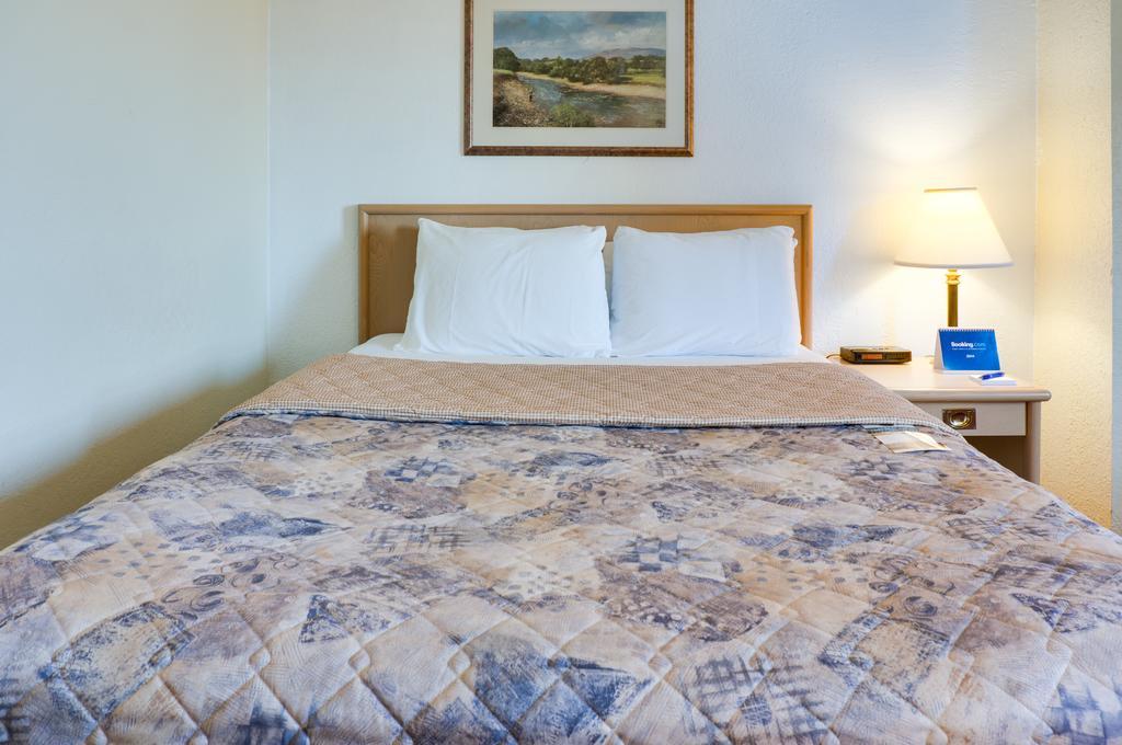 Travelodge Macleod Trail Calgary