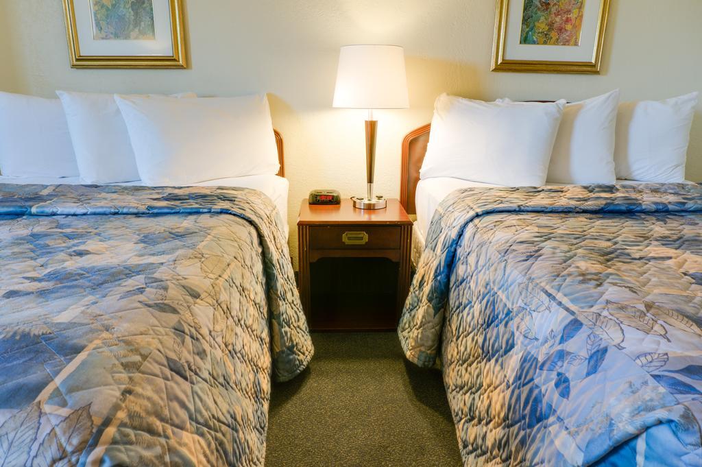 Travelodge Macleod Trail *