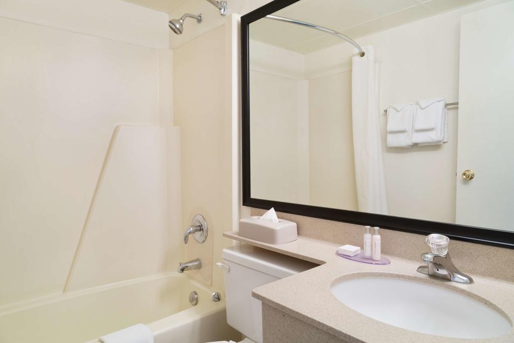 Hotel Travelodge Macleod Trail