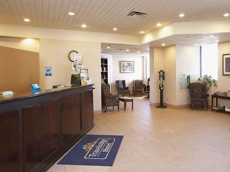 Hotel Travelodge Macleod Trail