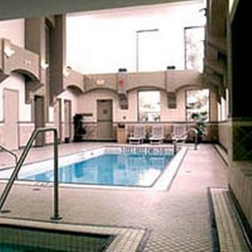 Travelodge Macleod Trail Hotel *
