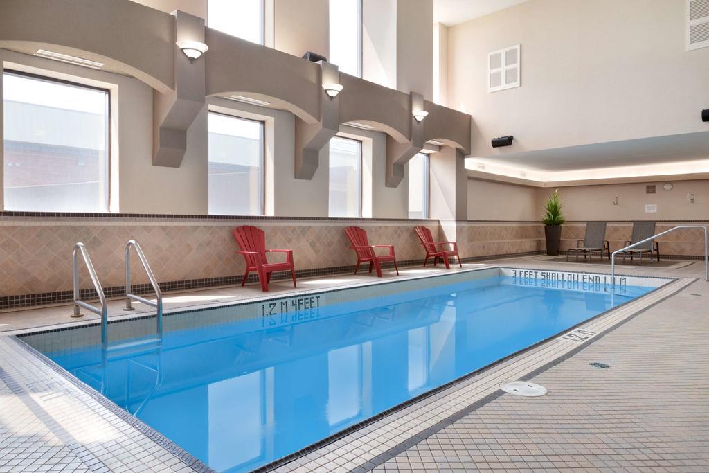 Travelodge Macleod Trail Hotel *