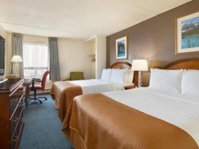 Travelodge Macleod Trail *