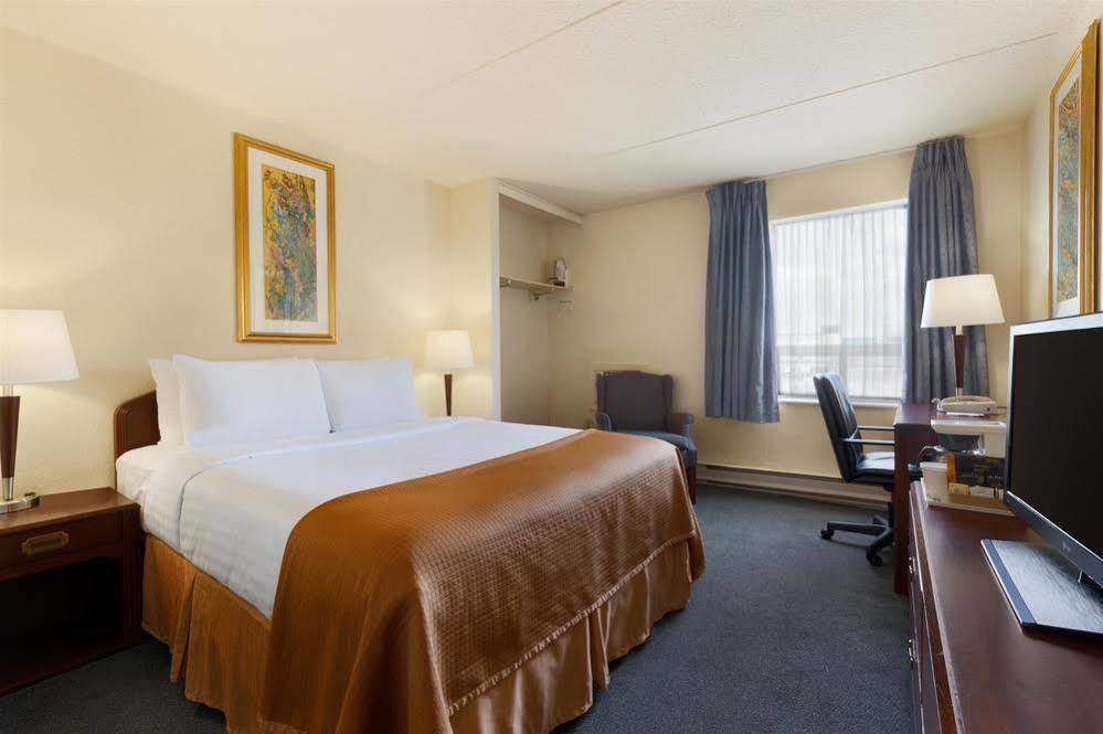 Travelodge Macleod Trail *